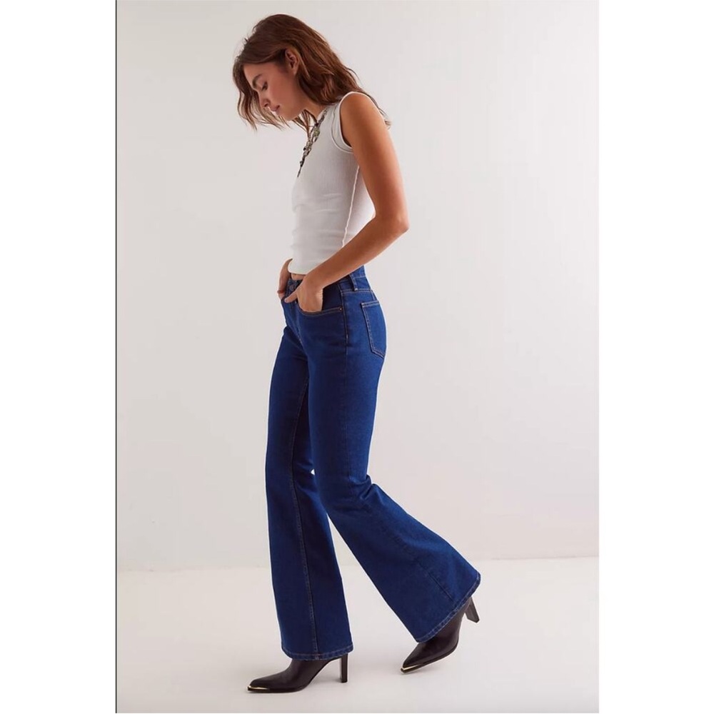 NWOT Free People We The Free CRVY Vintage High‎ Rise Flare Jeans